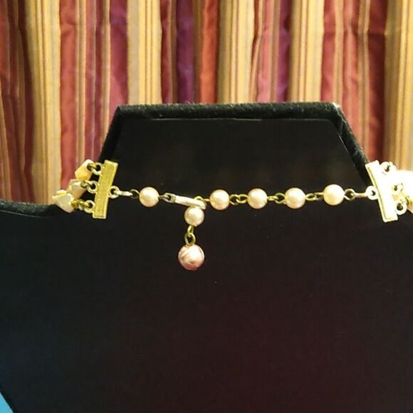 Vintage Hong Kong Three Strand Pink/White Beaded Gold Tone Metal Necklace - Picture 4 of 9